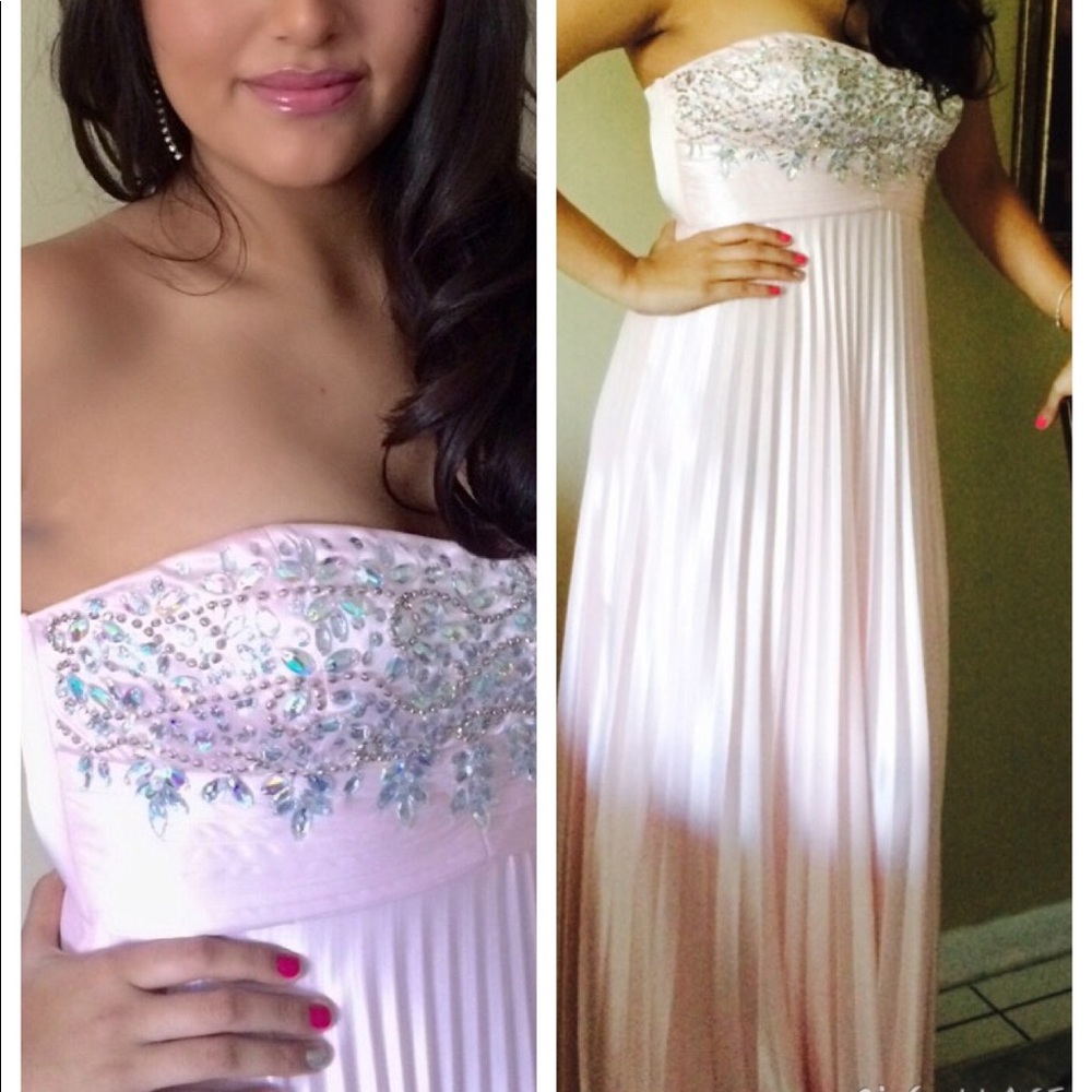 Vestido rosado.